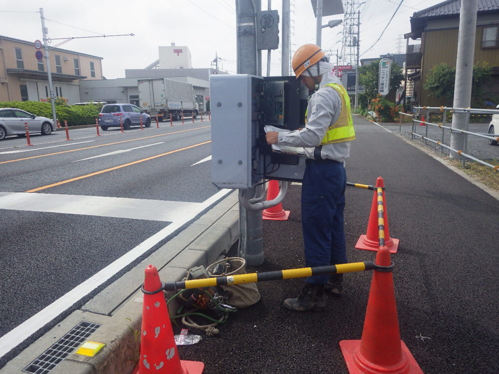 交通信号機設備の点検